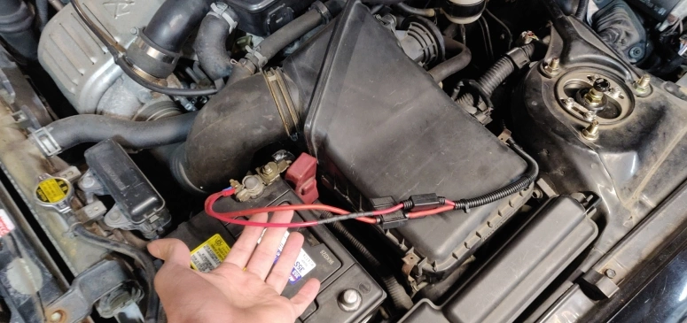 Head-unit and subwoofer power wiring connected to positive battery terminal