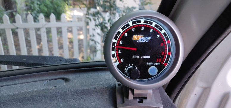 Custom tachometer installed on the 96 Daihatsu Hijet